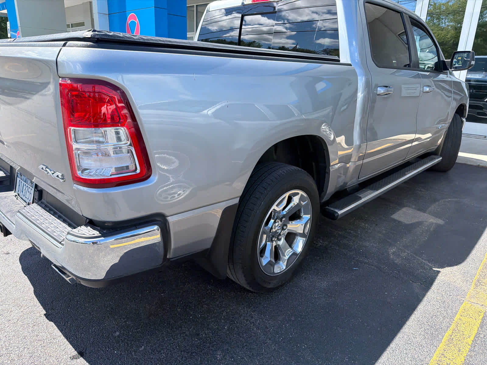 2022 RAM 1500 Big Horn Crew Cab 4x4 5'7" Box