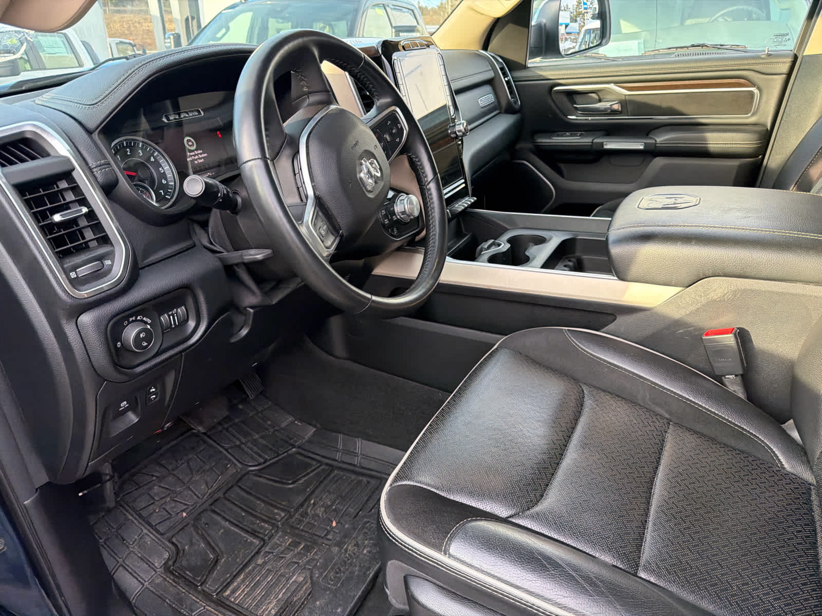 2021 RAM 1500 Laramie Crew Cab 4x4 5'7" Box