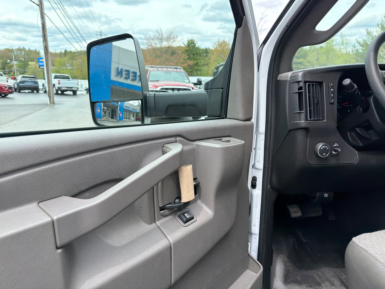 2025 Chevrolet Express Cutaway 3500 1WT