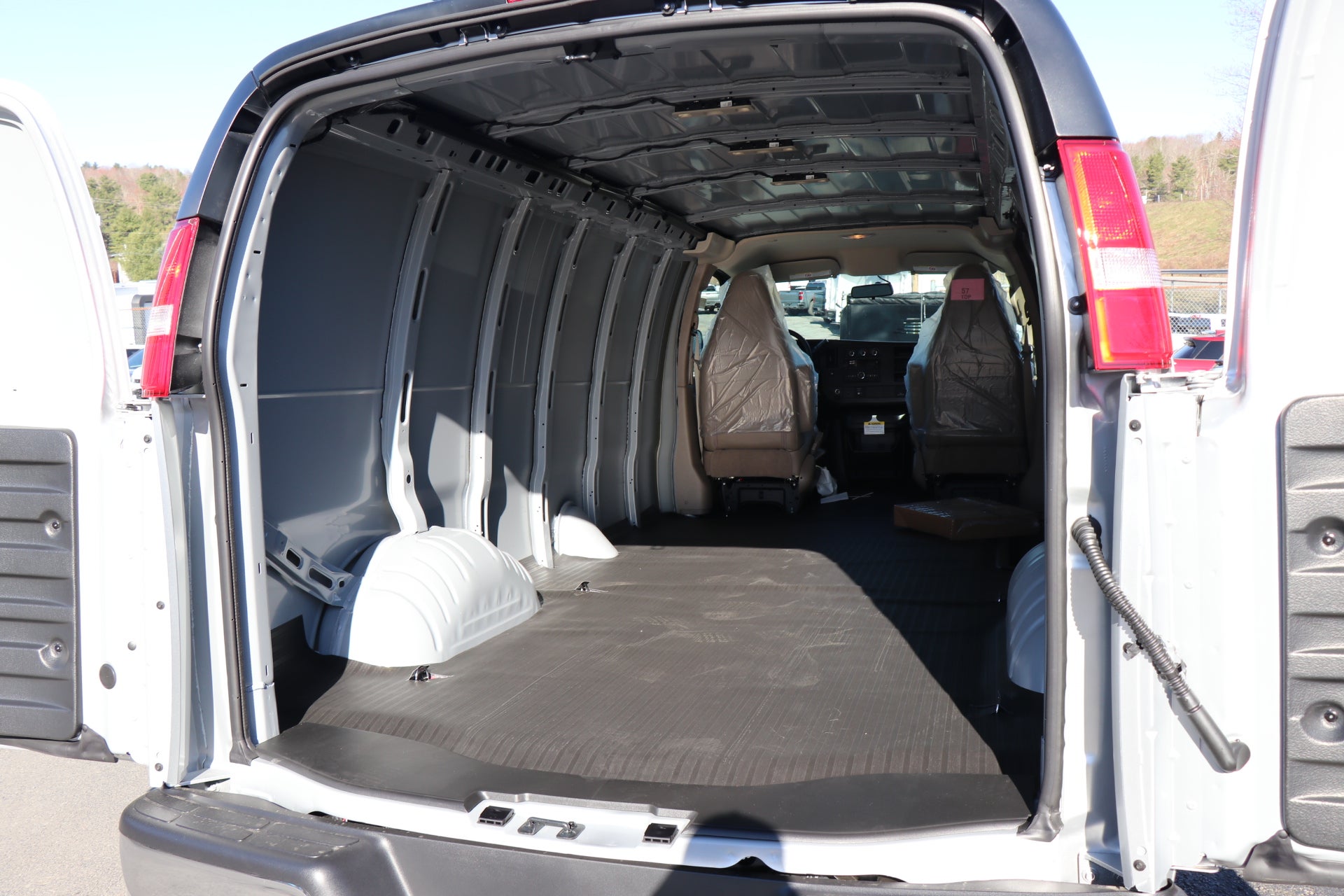 2026 Chevrolet Express Cargo 1WT