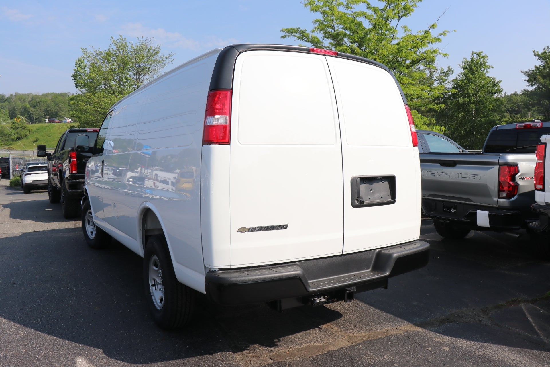 2025 Chevrolet Express Cargo 3500 WT