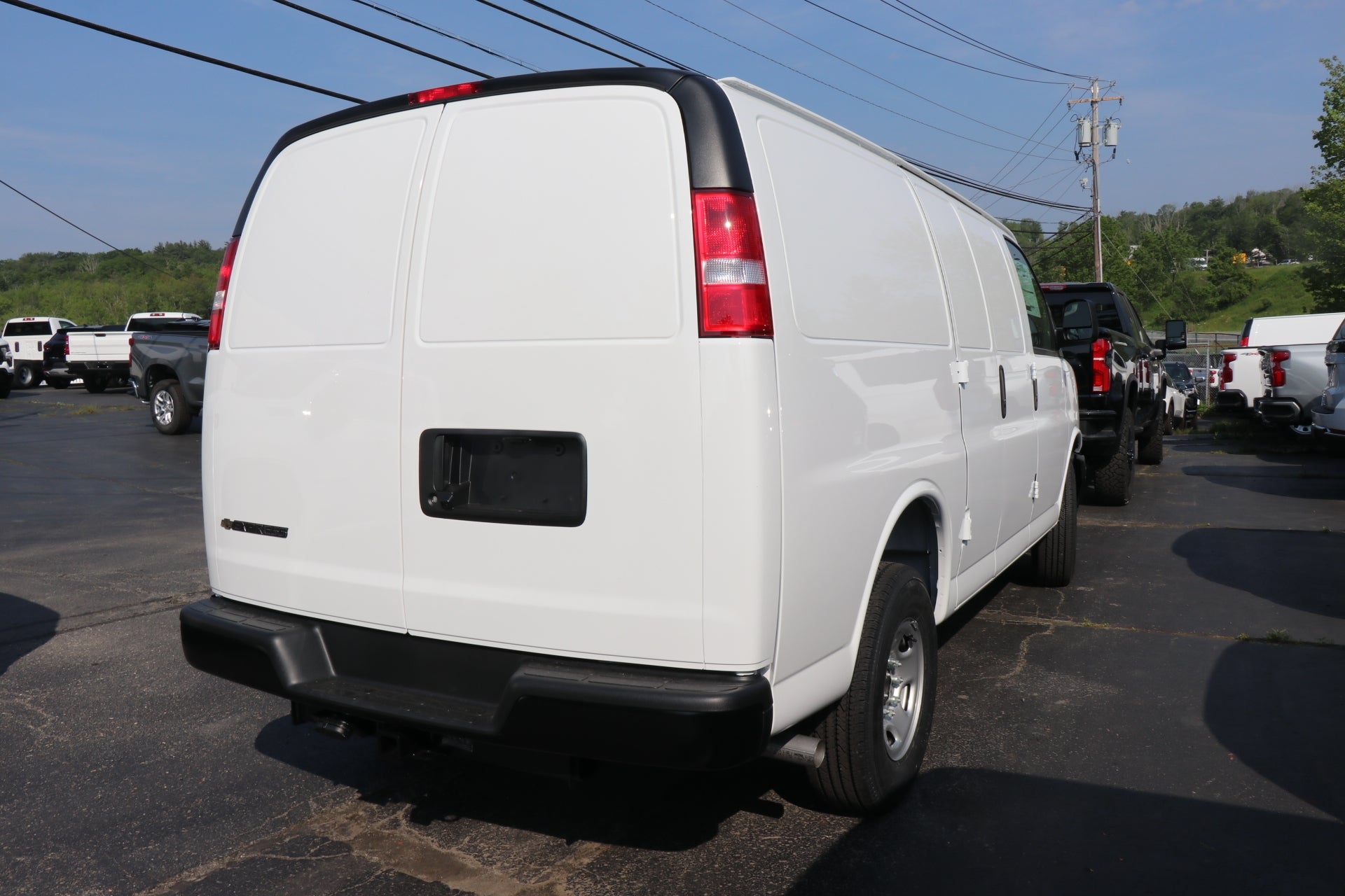 2025 Chevrolet Express Cargo 3500 WT
