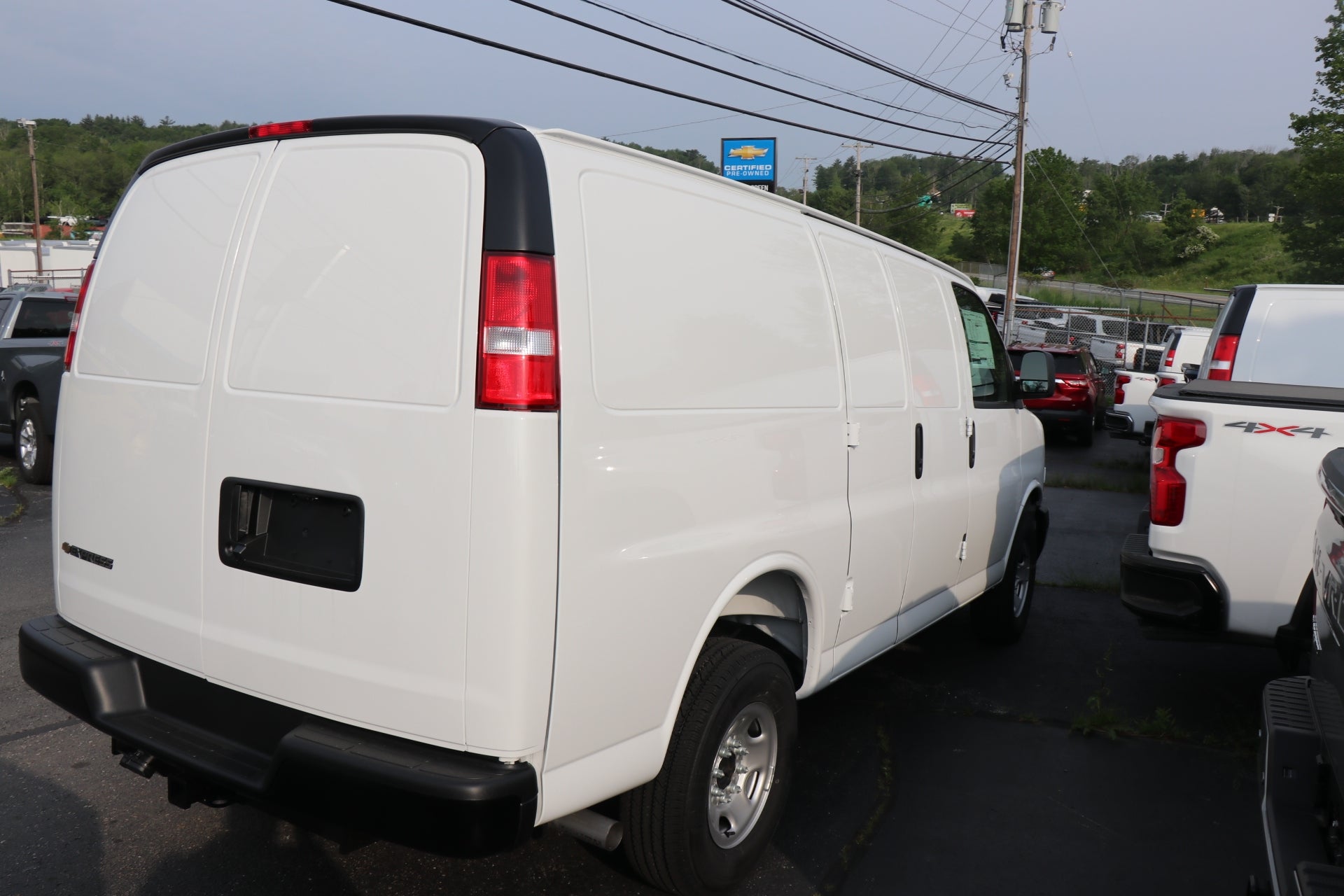 2025 Chevrolet Express Cargo 3500 WT
