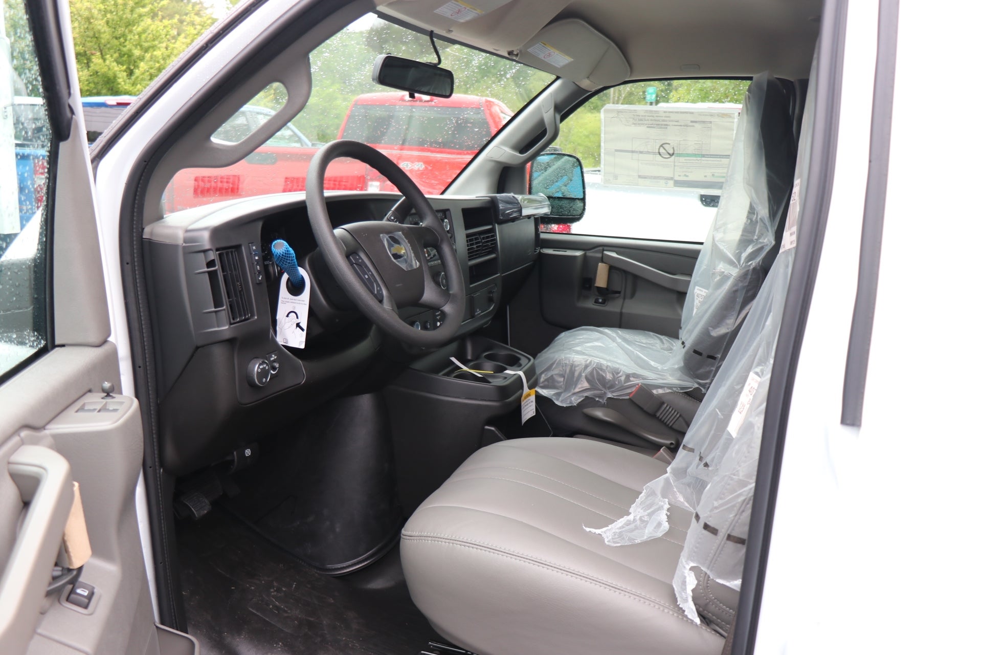 2025 Chevrolet Express Cargo 3500 WT