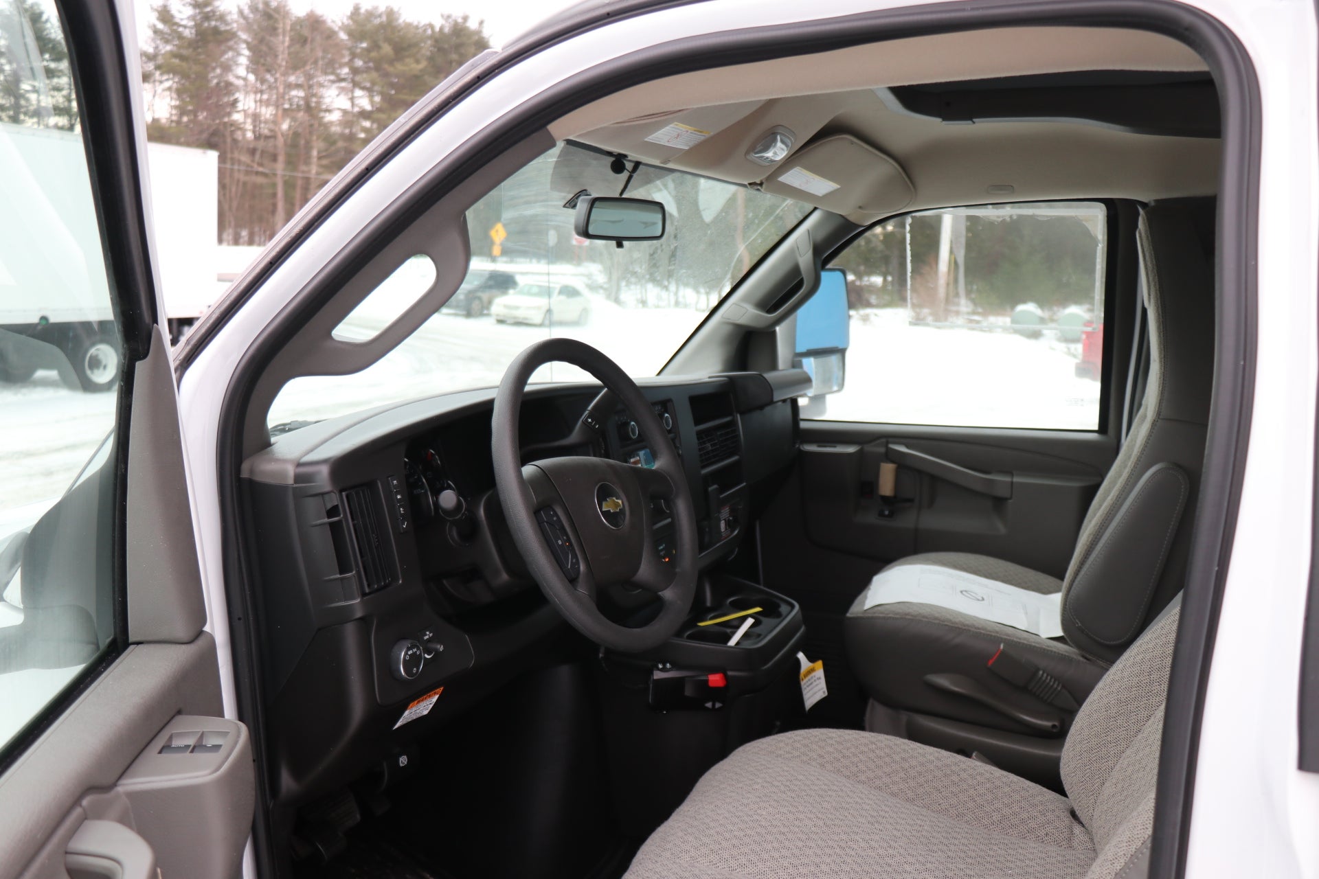 2026 Chevrolet Express Cutaway 3500 1WT