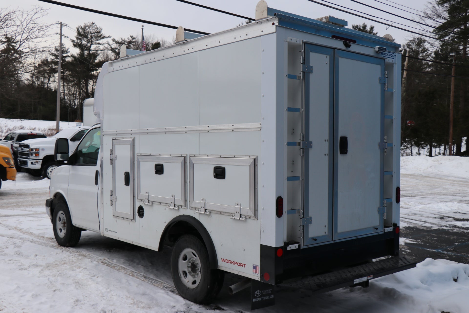 2026 Chevrolet Express Cutaway 3500 1WT