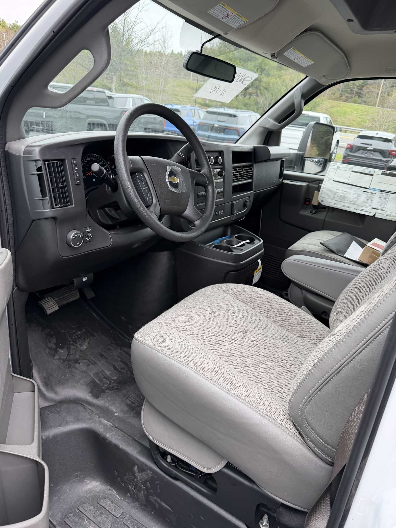 2025 Chevrolet Express Cutaway 3500 1WT