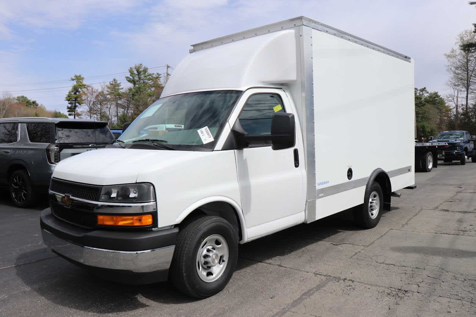 2025 Chevrolet Express Cutaway 3500 1WT