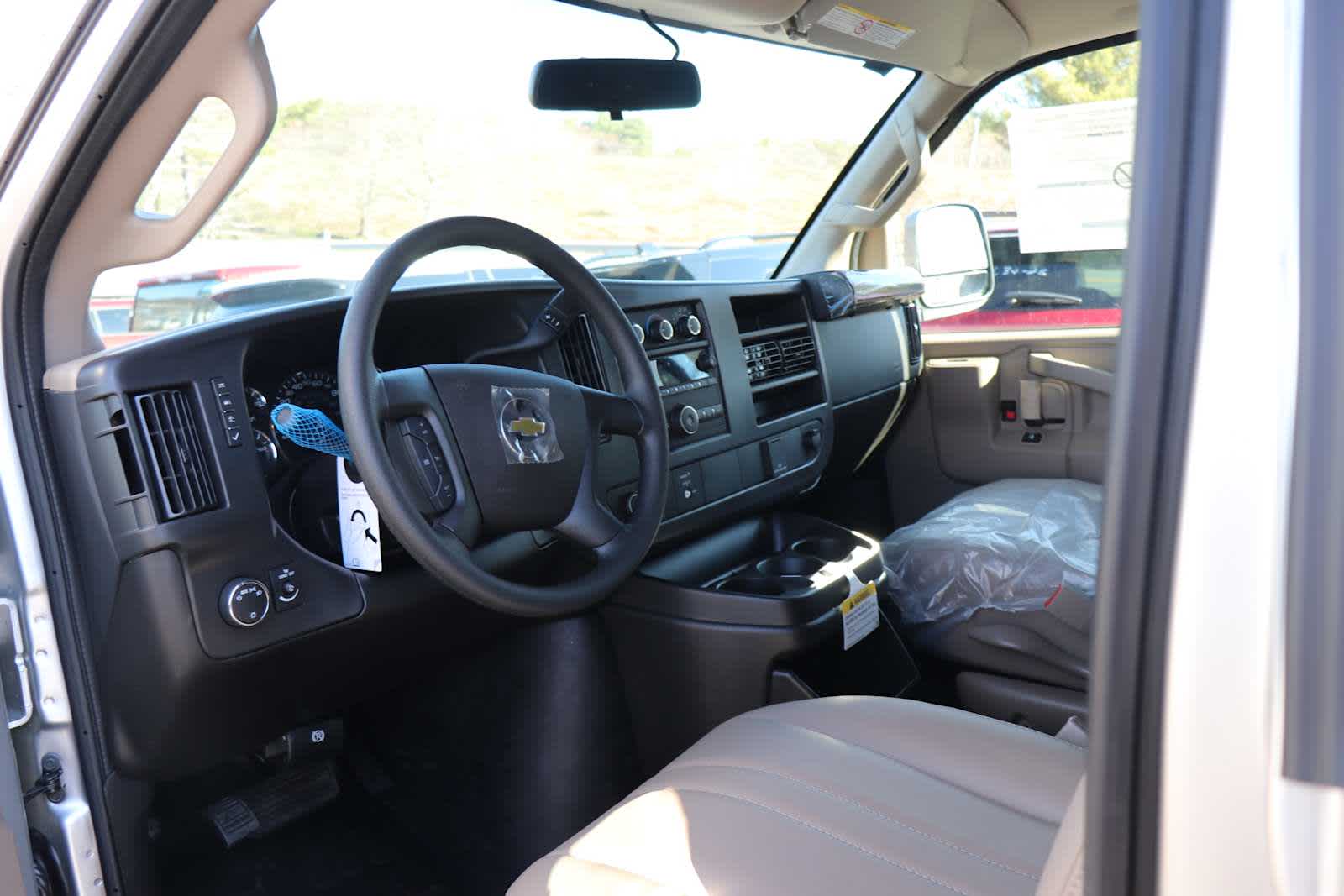 2026 Chevrolet Express Cutaway 3500 1WT