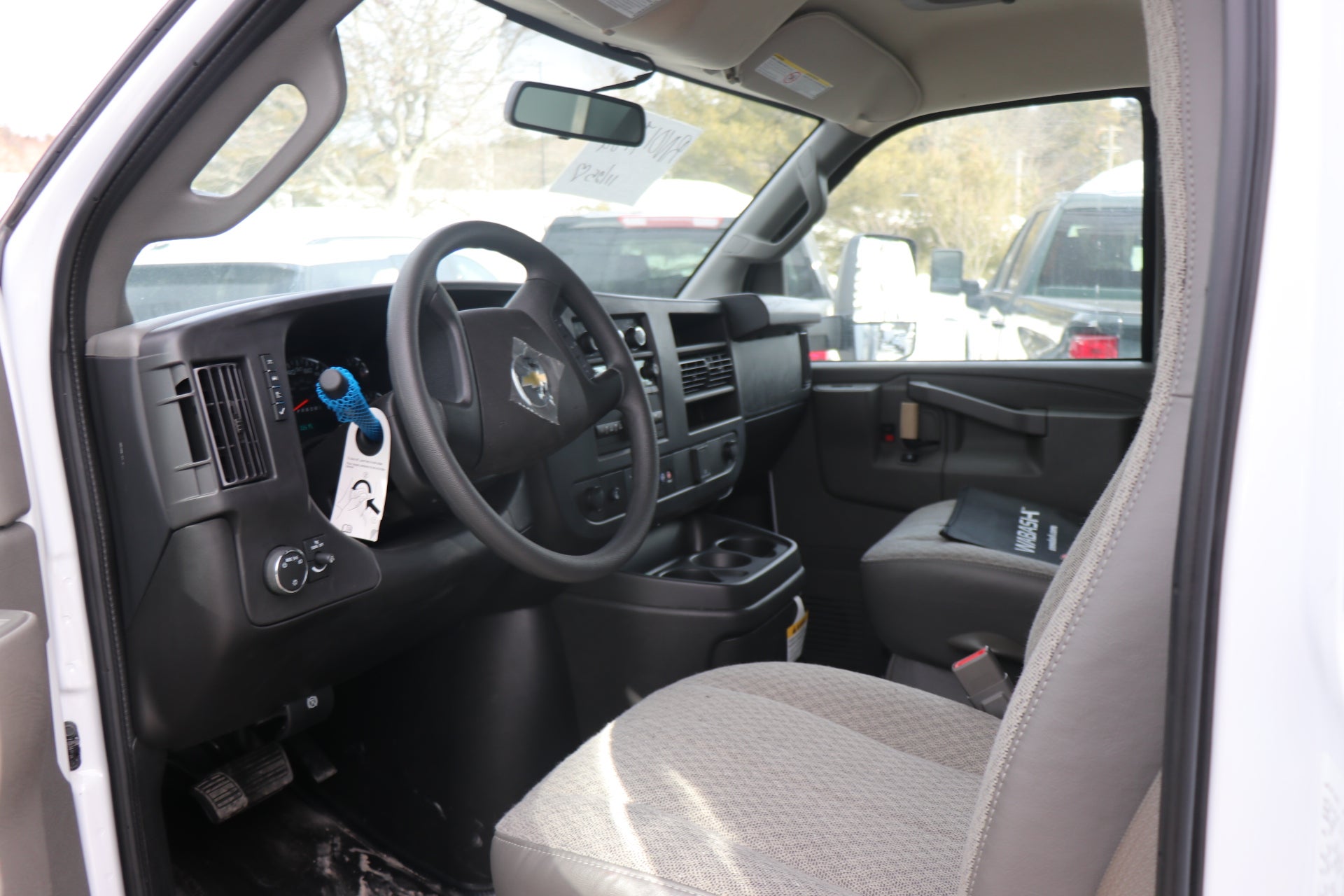 2024 Chevrolet Express Cutaway 3500 1WT