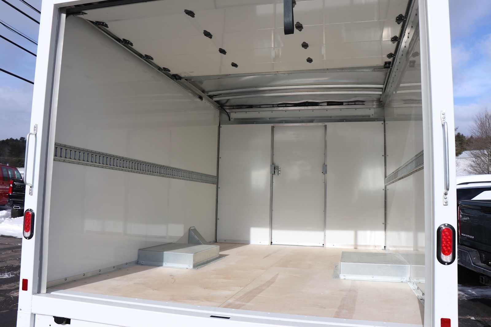 2024 Chevrolet Express Cutaway 3500 1WT