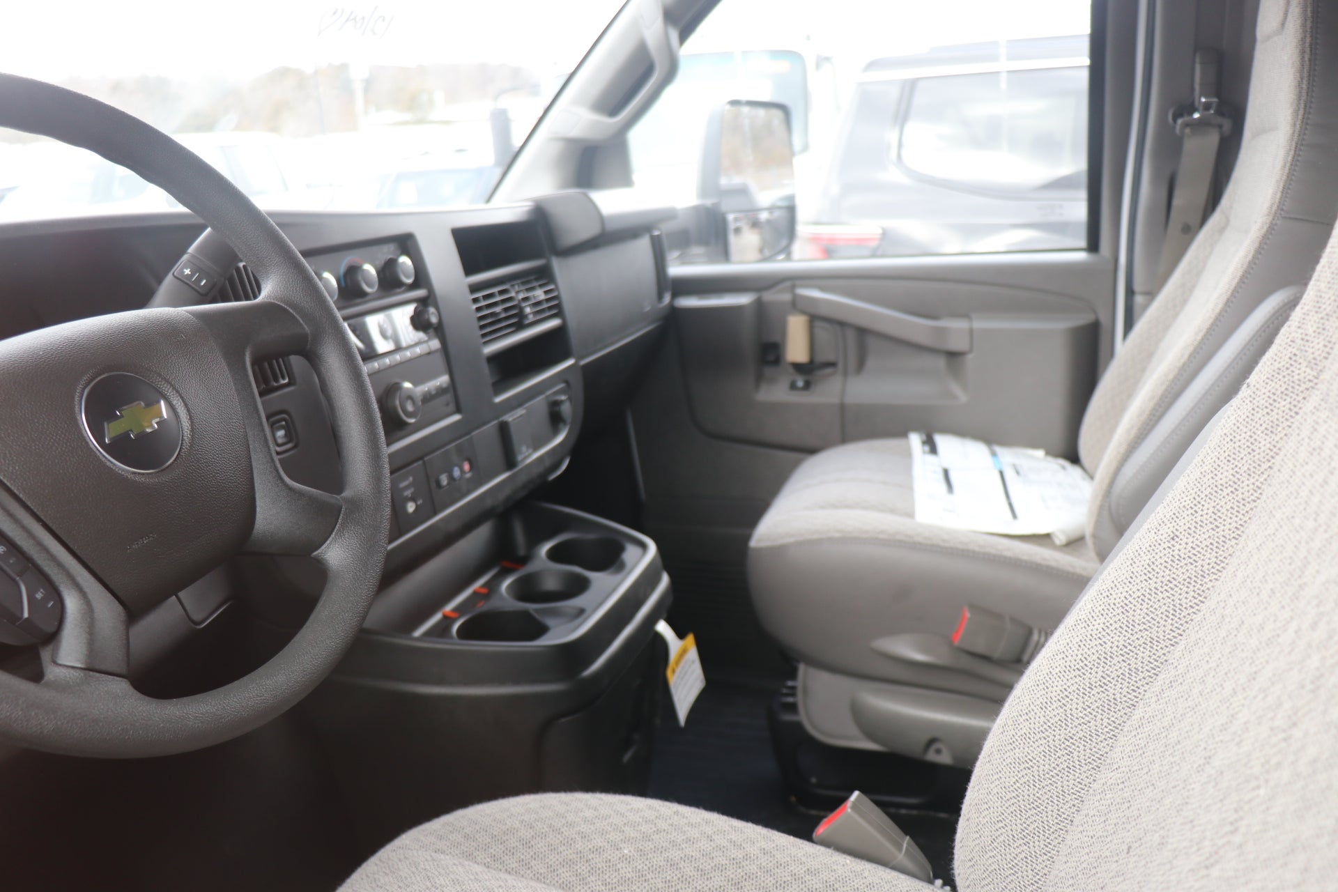 2025 Chevrolet Express Cutaway 3500 1WT