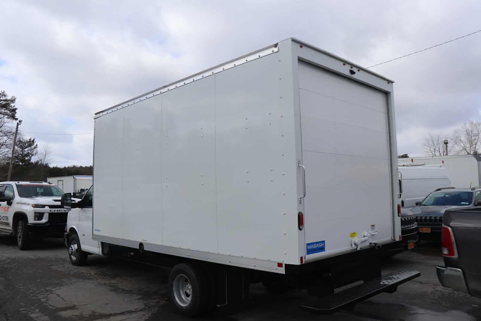 2025 Chevrolet Express Cutaway 3500 1WT