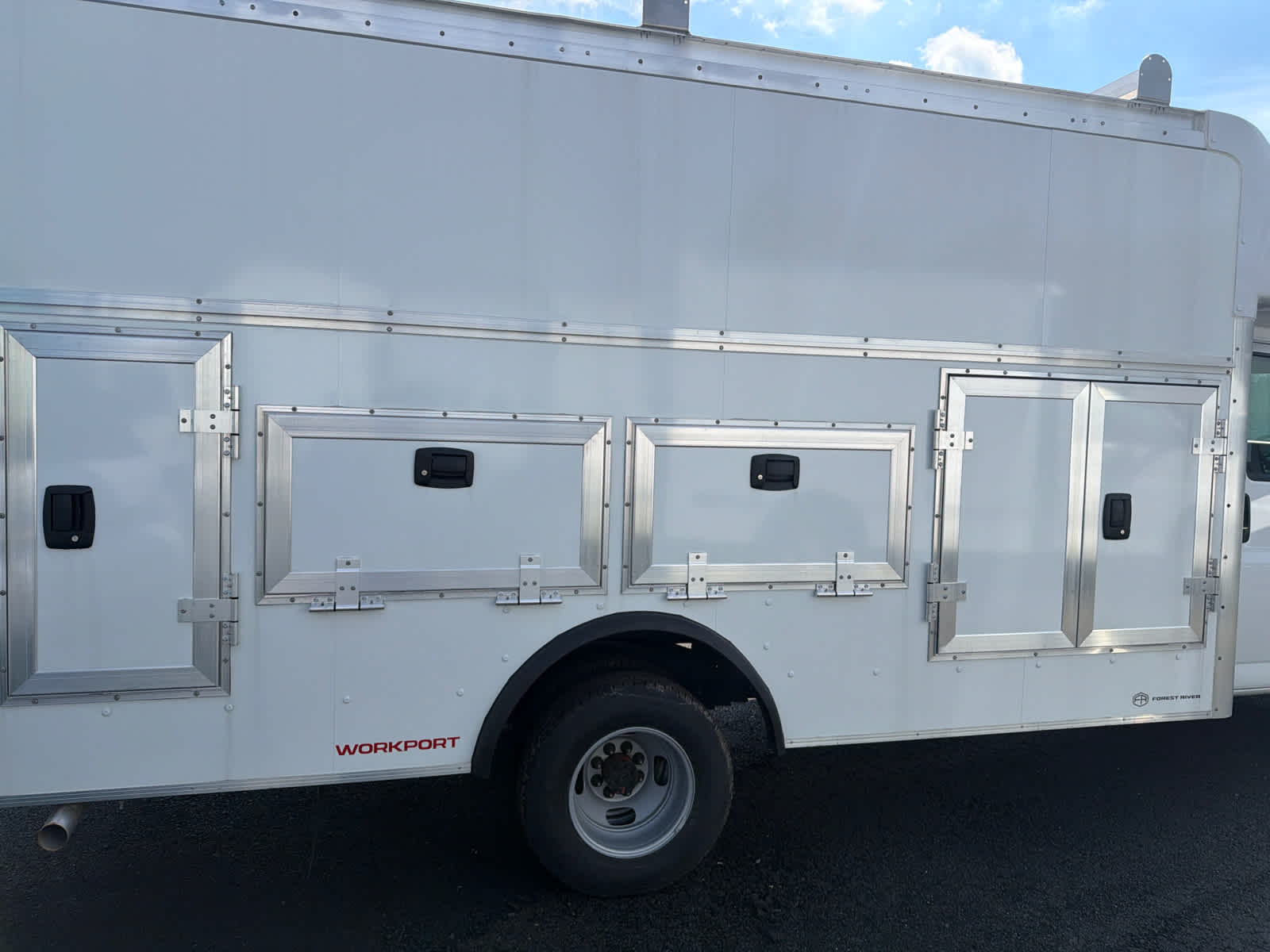 2025 Chevrolet Express Cutaway 4500 2WT