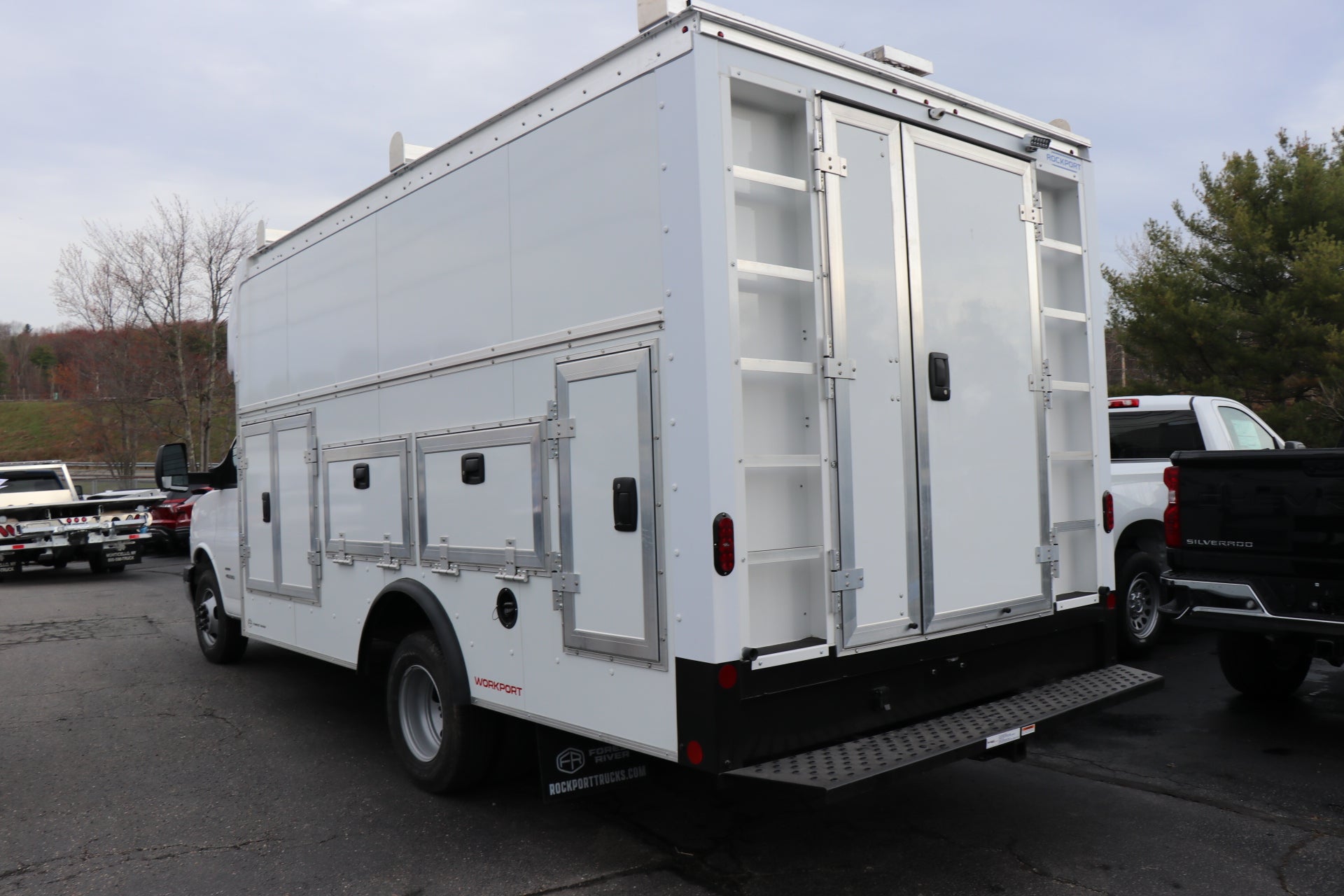2026 Chevrolet Express Cutaway 4500 2WT