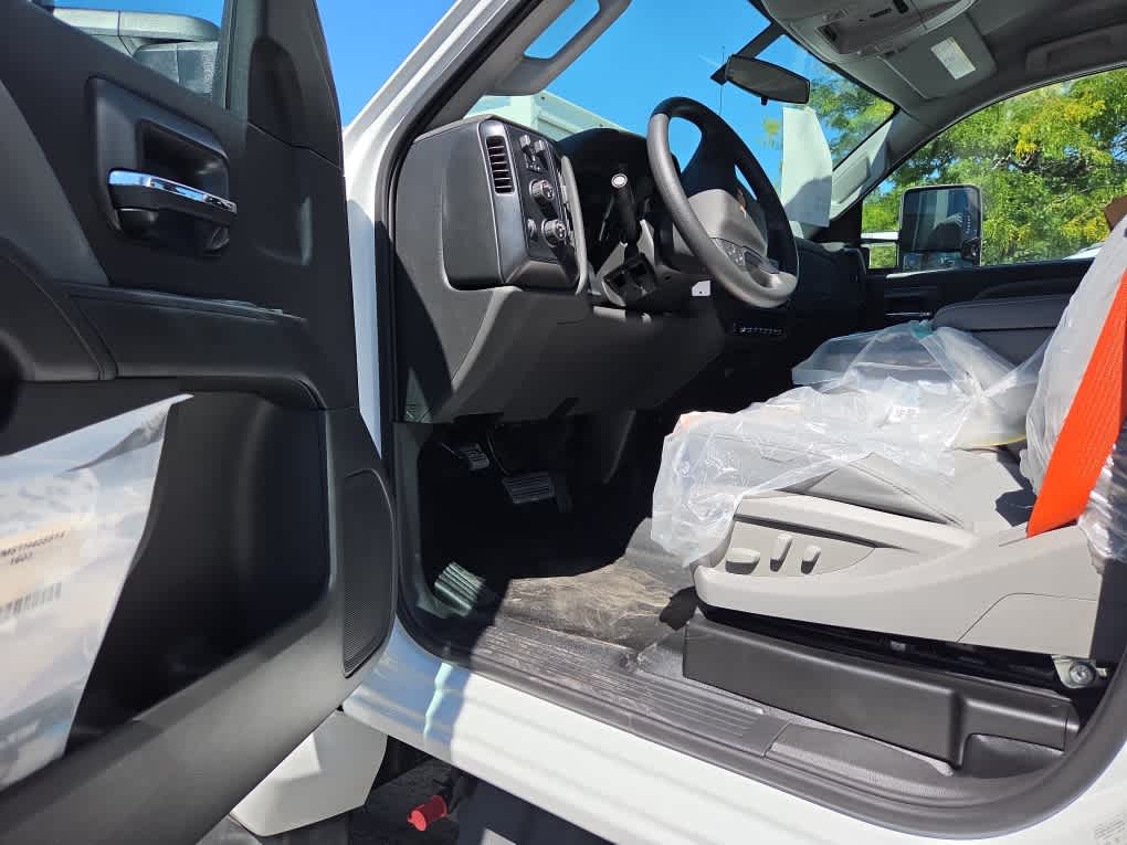 2026 Chevrolet Silverado 6500 HD Work Truck