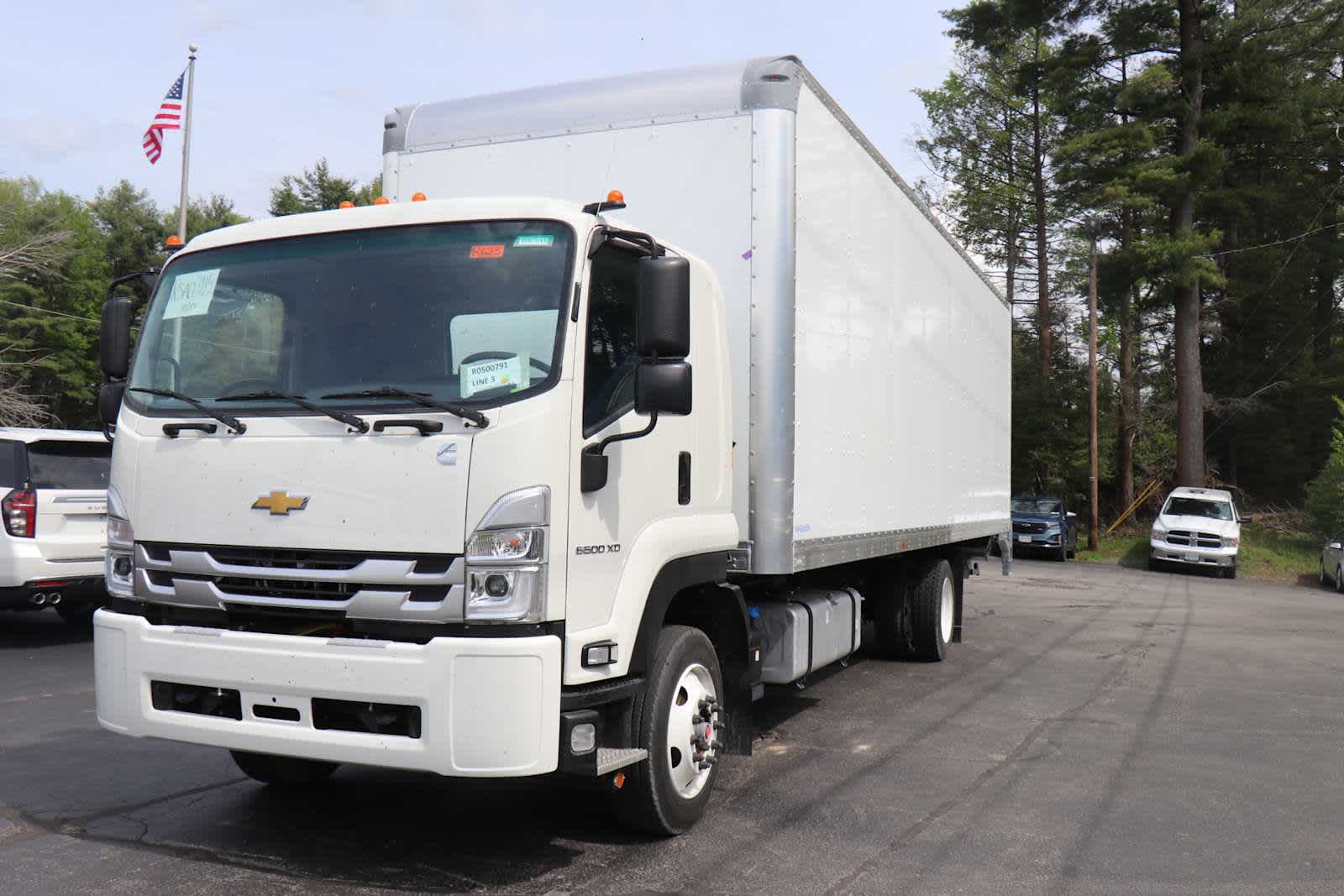 2024 Chevrolet Low Cab Forward 6500 XD NA