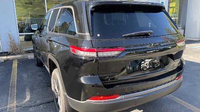 2027 Jeep Grand Cherokee Laredo Altitude 4x4 *Ltd Avail*