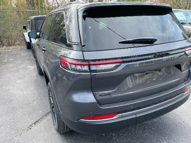2026 Jeep Grand Cherokee Laredo Altitude 4x4