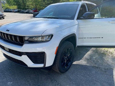 2026 Jeep Grand Cherokee Laredo Altitude 4x4