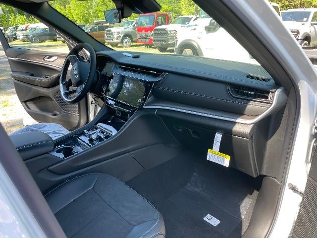 2026 Jeep Grand Cherokee Laredo Altitude 4x4