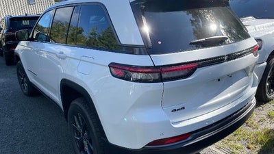 2027 Jeep Grand Cherokee Laredo Altitude 4x4 *Ltd Avail*