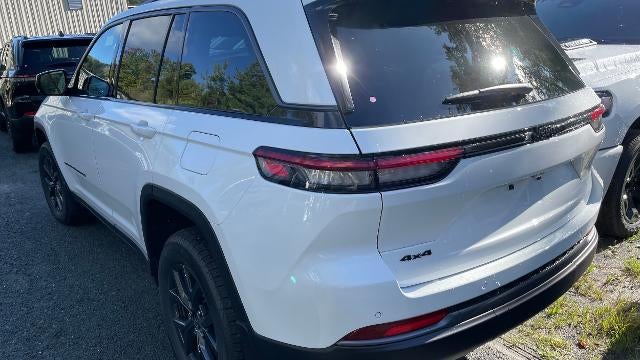 2027 Jeep Grand Cherokee Laredo Altitude 4x4 *Ltd Avail*
