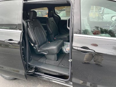 2026 Chrysler Voyager LX FWD