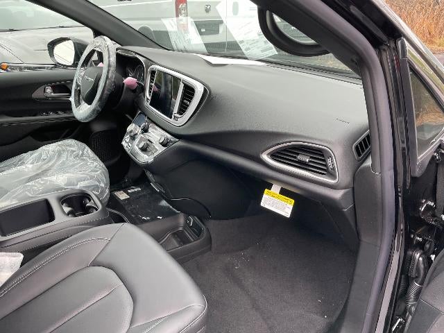 2026 Chrysler Voyager LX FWD