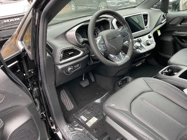 2026 Chrysler Voyager LX FWD