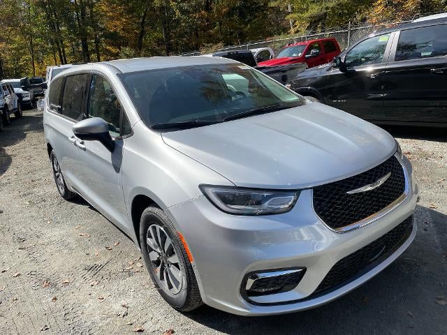 2023 Chrysler Pacifica Hybrid Touring L FWD