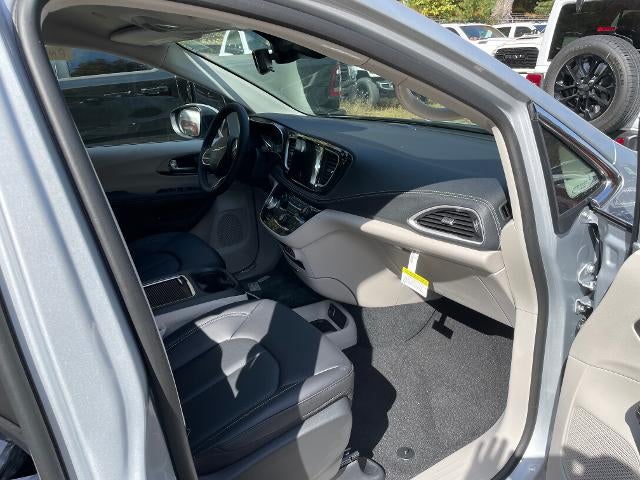 2023 Chrysler Pacifica Hybrid Touring L FWD