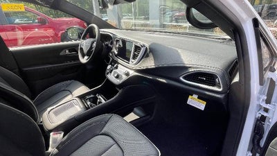 2027 Chrysler Pacifica Limited AWD