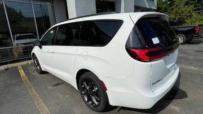 2027 Chrysler Pacifica Limited AWD