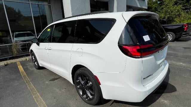 2027 Chrysler Pacifica Limited AWD