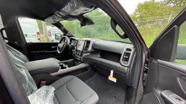 2026 RAM 1500 Express 4x4 Crew Cab 5'7" Box