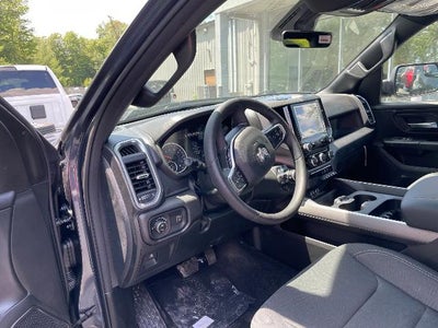 2026 RAM 1500 Express 4x4 Crew Cab 5'7" Box