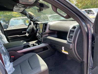 2026 RAM 1500 Express 4x4 Crew Cab 5'7" Box