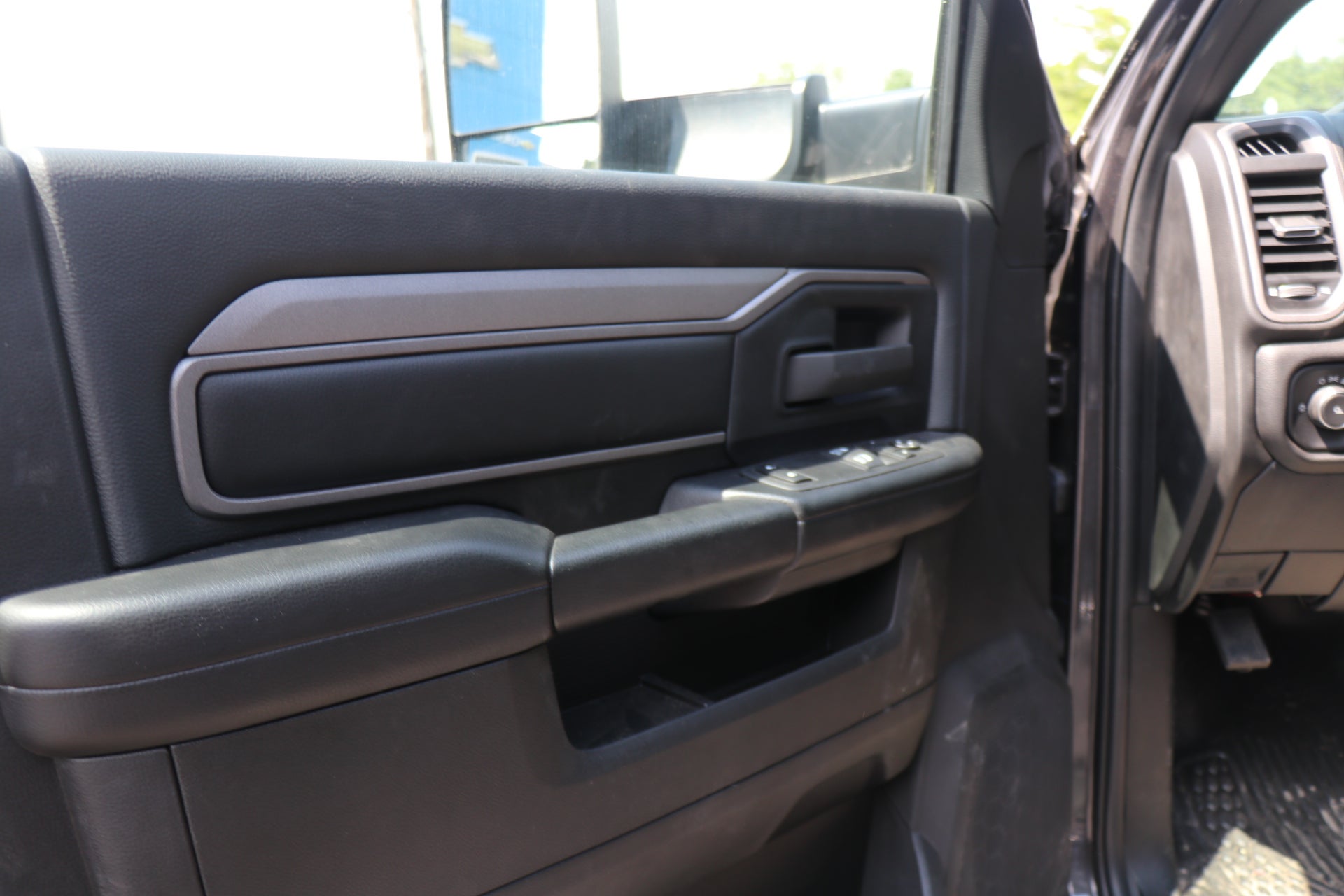2022 RAM 5500 Chassis Cab Tradesman 4x4 Reg Cab 60" CA 144.5" WB