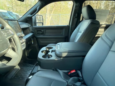 2026 RAM 5500 Chassis Cab Tradesman 4x4 Crew Cab 84" CA 197.4" WB